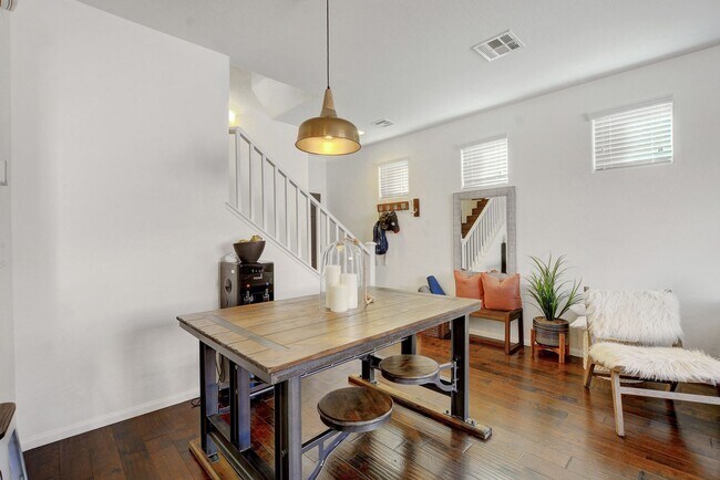 Building Photo - WONDERFUL 3 BEDROOM HOME IN THE SOUTHWEST!