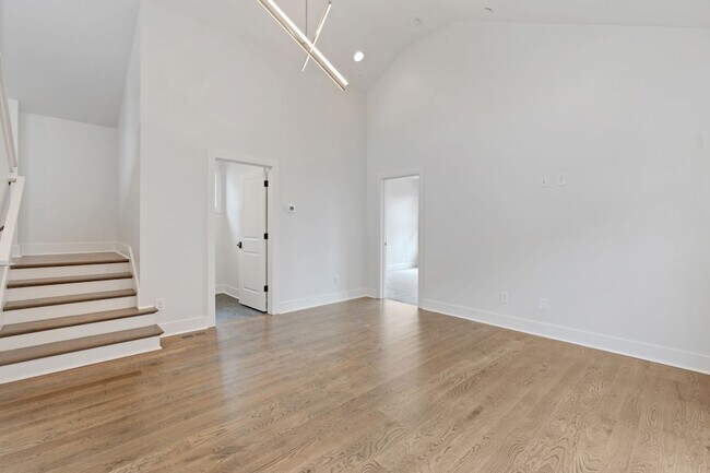 Building Photo - 206 S 10th St