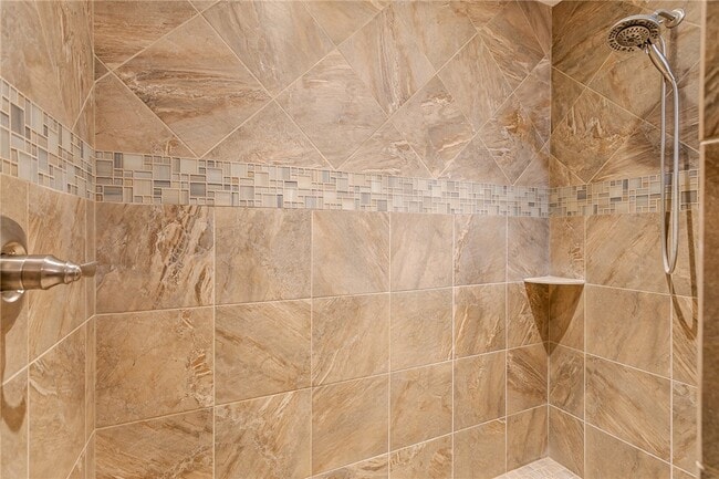 Building Photo - 72 Windward Way