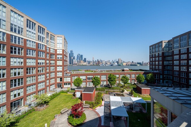 Building Photo - 1100 Maxwell Ln