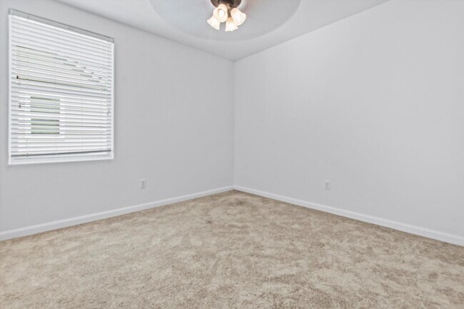 Building Photo - 2 Bedroom 2 Bathroom Duplex in Blanco Rive...