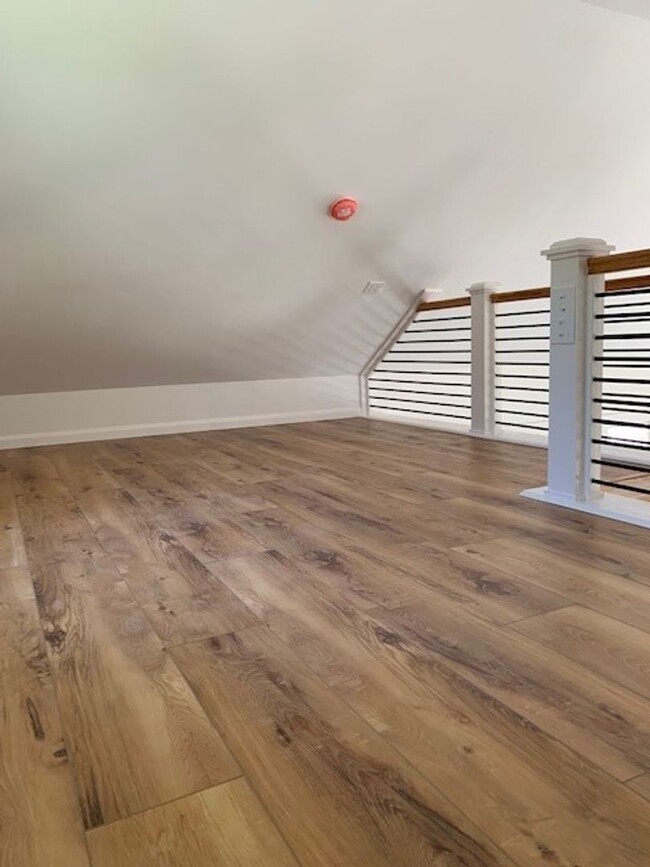 Building Photo - One Bedroom loft apartment for rent in Manteo