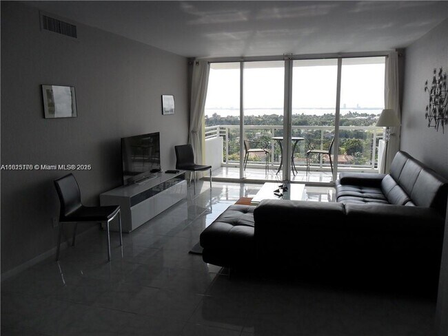 Building Photo - 5600 Collins Ave