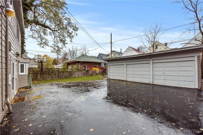 Building Photo - 736 Lafayette Ave