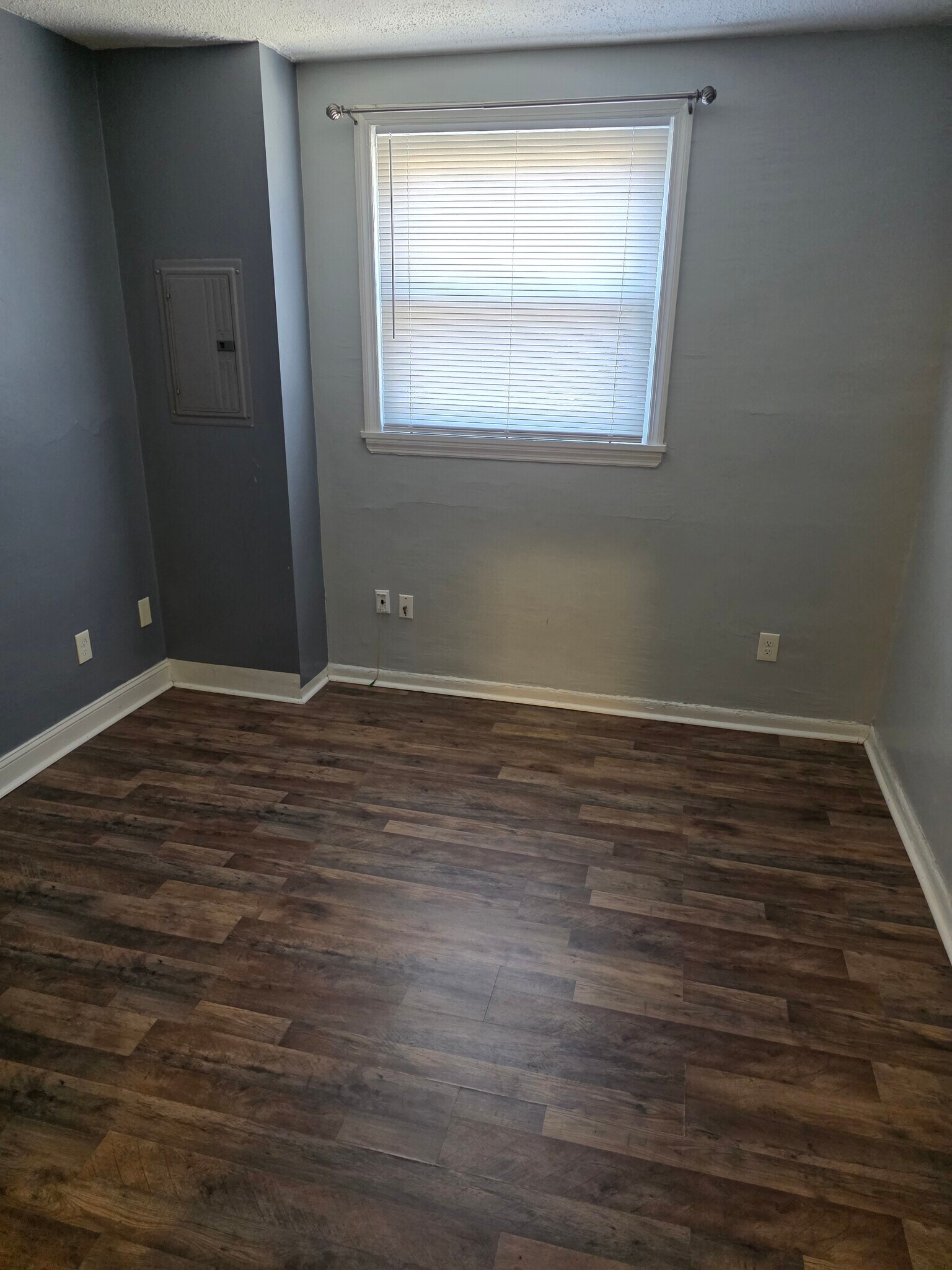 Building Photo - 404 N Daggett St