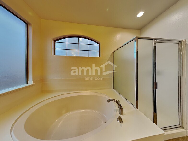 Building Photo - 5602 W Darrel Rd