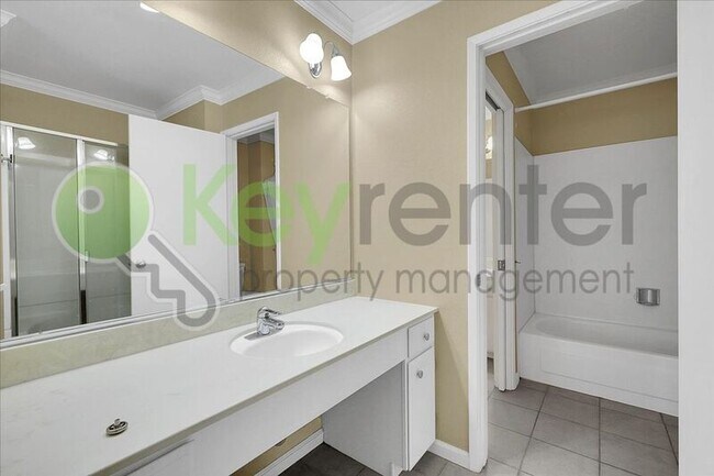 Building Photo - 2254 Woodside Ln