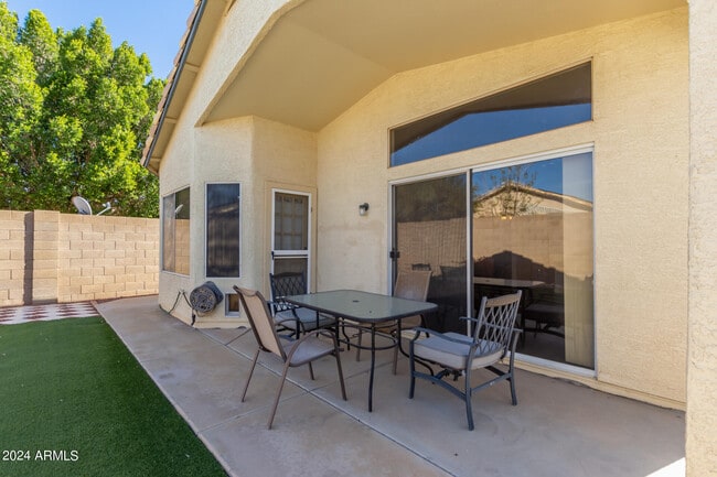 Building Photo - 10848 W Ventana Dr S
