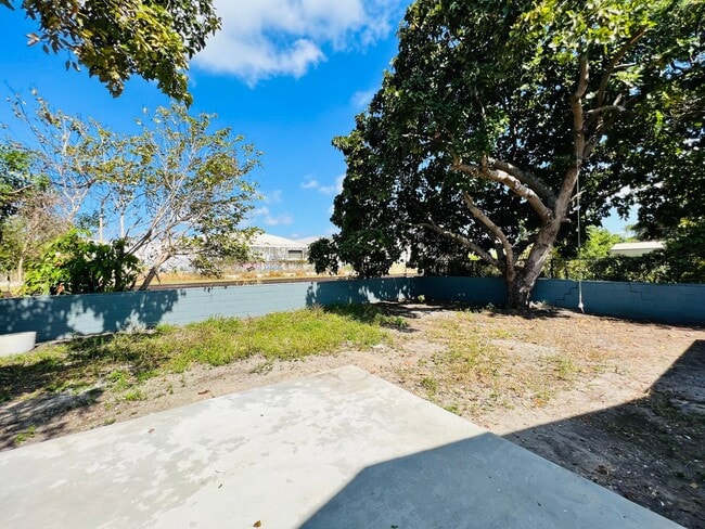 Building Photo - Fabulous Renovation! Gorgeous Three Bedroom and One Bath Home!