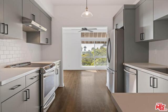 Building Photo - 511 San Vicente Blvd