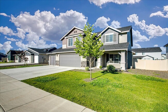 Building Photo - Two Story, Spacious Star Home!