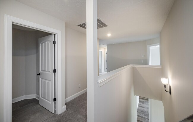 Building Photo - 432 Vaughn Rd