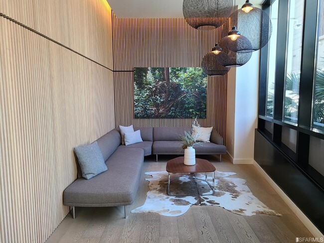 Building Photo - 1545 Pine St