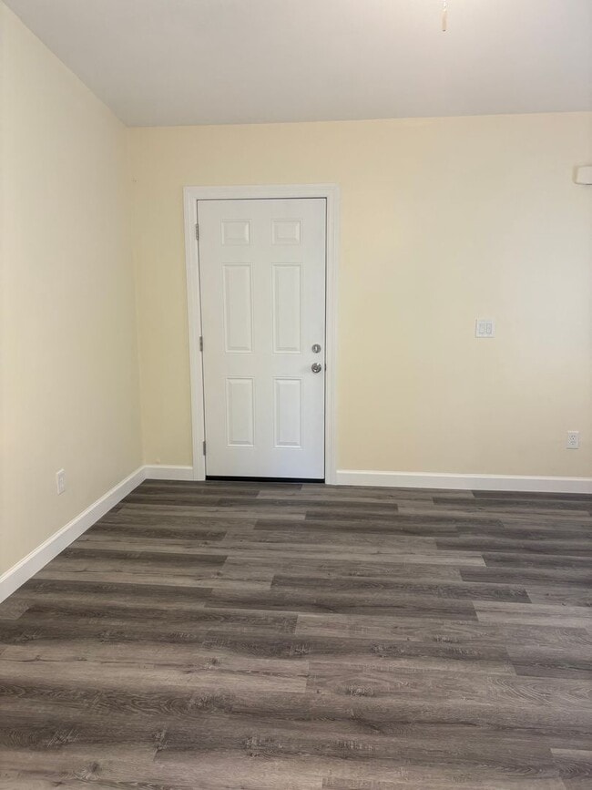 Building Photo - Totally Remodeled Deltona Beauty