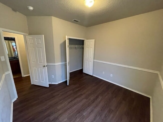 Building Photo - Spacious 3-Bedroom, 2-Bath Single-Story Home in Woodbridge Estates