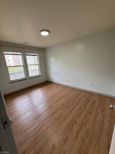 Building Photo - 501-503 Morris Avenue Unit