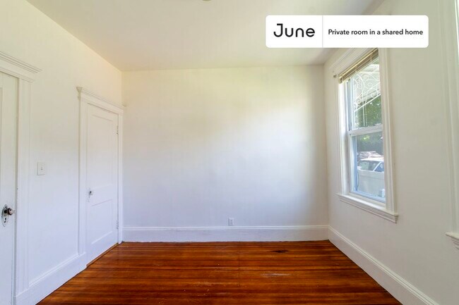 Building Photo - Room in Shared 5 bed/2 bath home