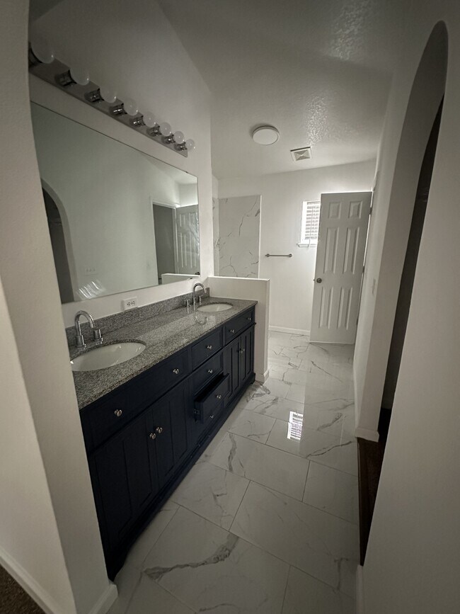 Building Photo - 703 Flagstone St