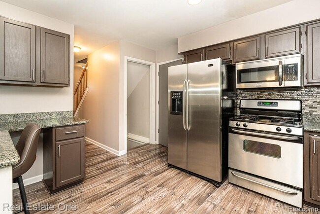 Building Photo - 668 Sherry Dr