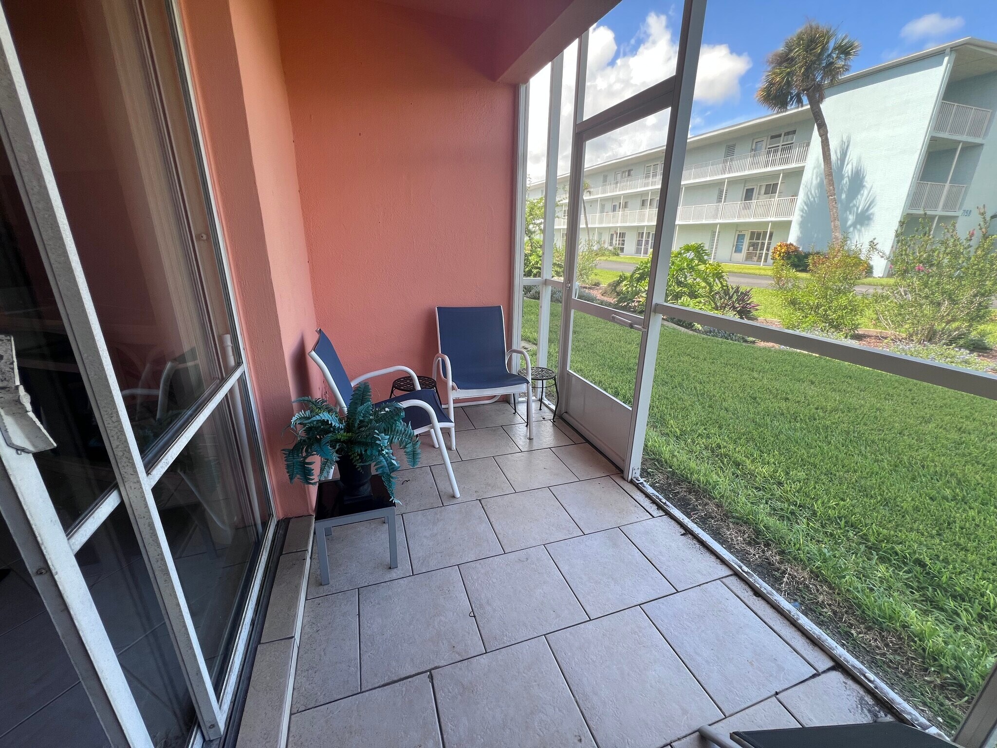 Building Photo - 721 S Beach St