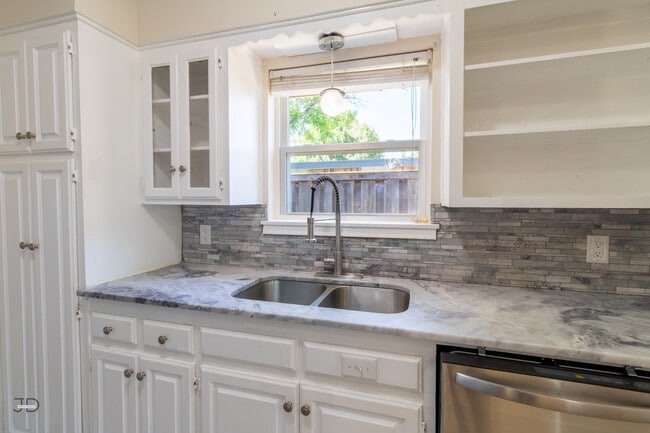 Building Photo - 4807 Del Rio Trail