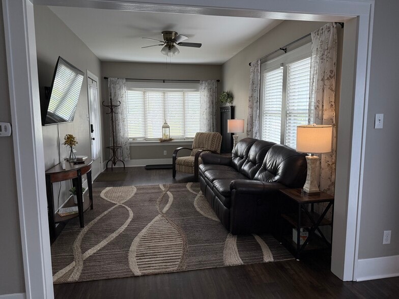 Building Photo - 283 S Michigan Ave