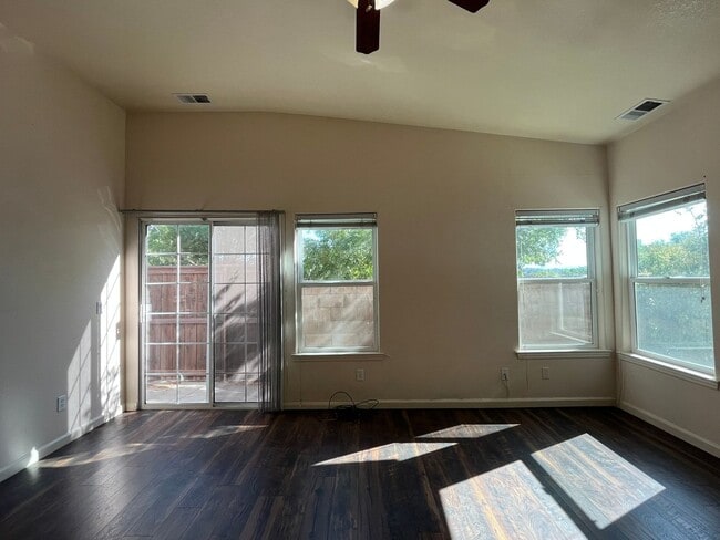 Building Photo - 1217 Echo Ct