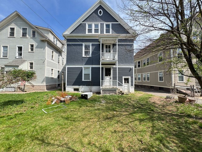 Building Photo - 126 Mansfield St