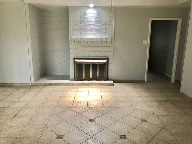 Building Photo - 10510 Kiber Dr