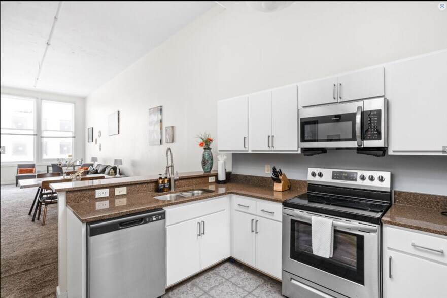 Building Photo - 50 N Illinois St