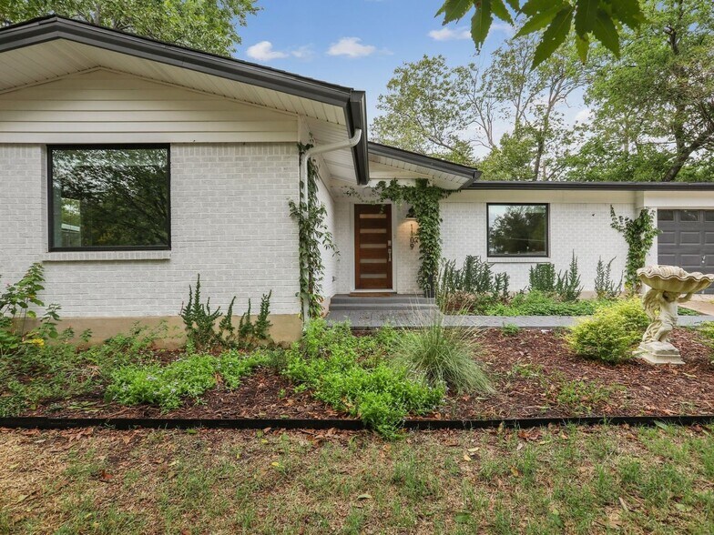 Primary Photo - 1109 Sahara Ave