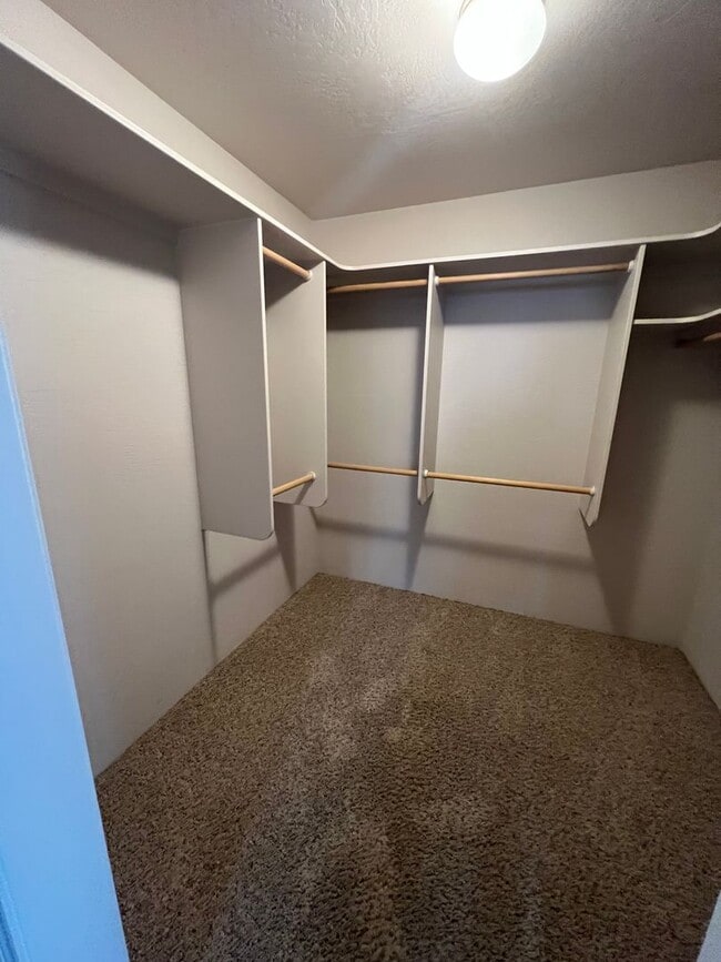 Building Photo - 2BD/2BATH - BEAUTIFUL NORTHWEST HOME W/2 C...
