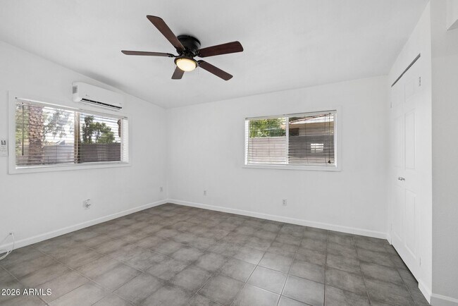 Building Photo - 1611 E Cedar St