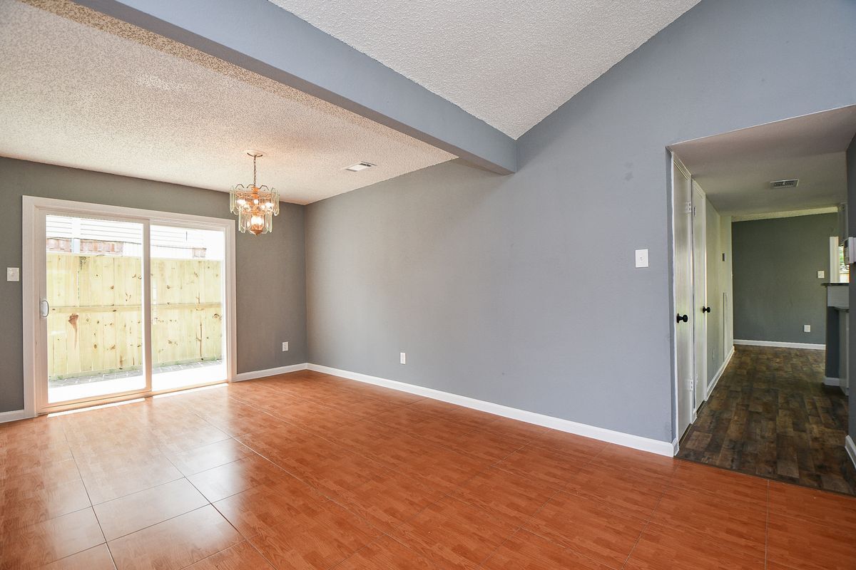 Building Photo - 17022 Quail Park Dr