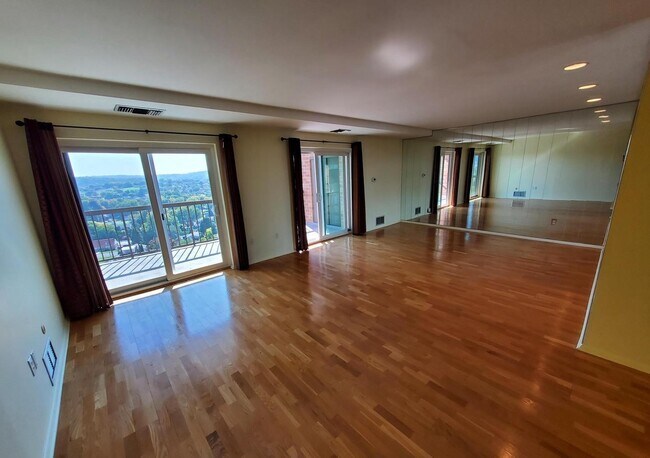 Building Photo - 1375 Pershing Blvd