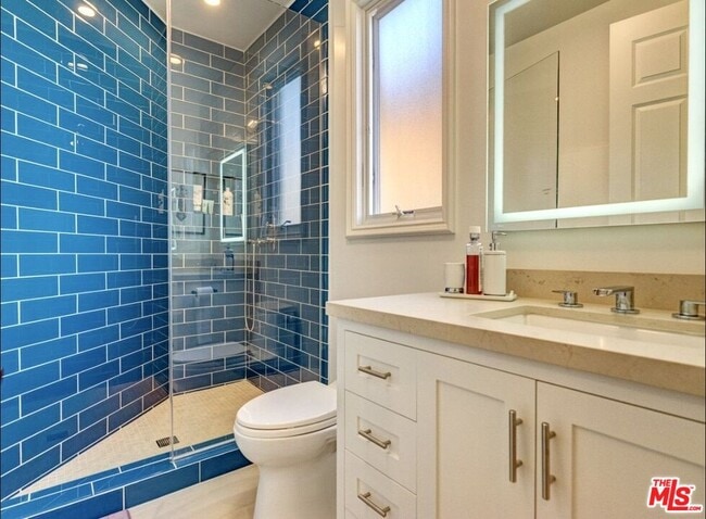 Building Photo - 129 Channel Pointe Mall