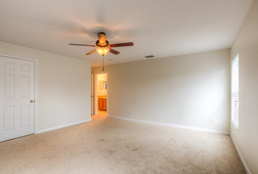 Building Photo - 735 Windrose Dr