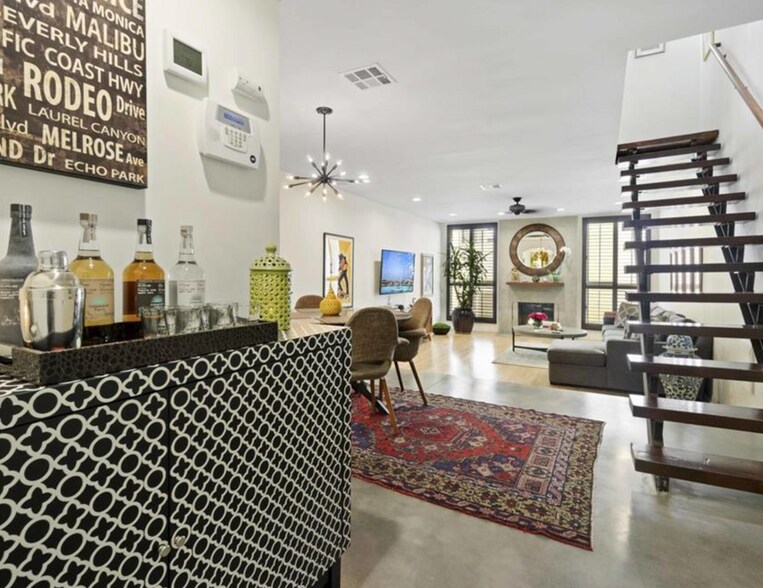 Building Photo - 1209 N Kings Rd