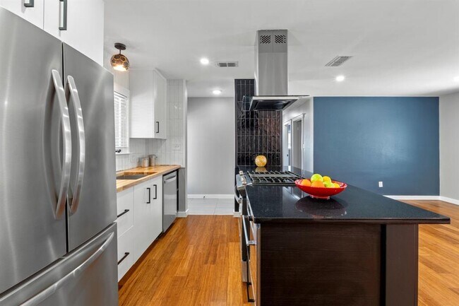 Building Photo - 1113 S Meadows Dr