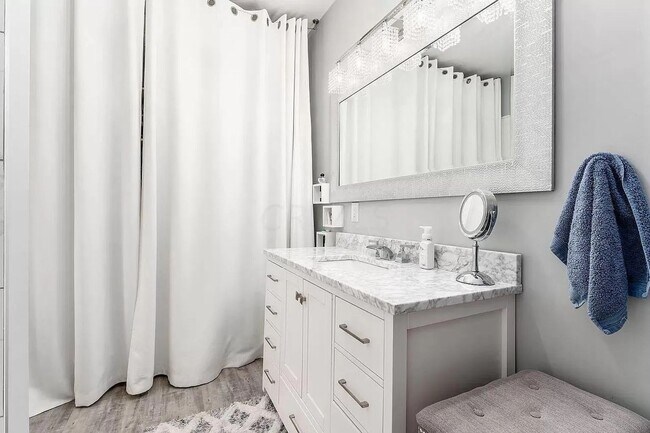 Building Photo - Renovated 2 Bed, 2 Bath Near Nationwide Hospital - Pet Friendly!