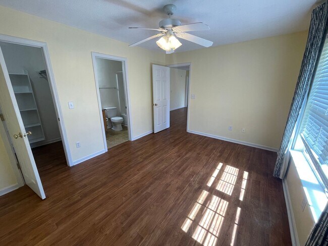 Building Photo - Nice Brick 3/2 House in Garden Lakes- $1,495