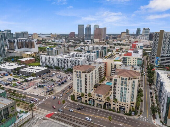 Building Photo - 1238 E Kennedy Blvd