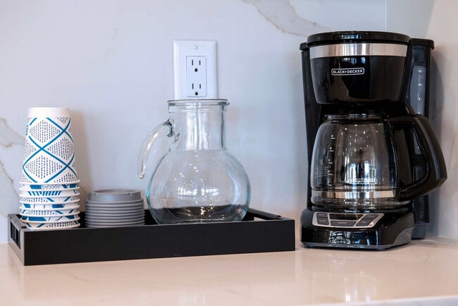 Building Photo - 690 Stone Peak Lp