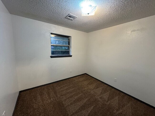 Building Photo - 3 bed one bath all new inside ready for mo...