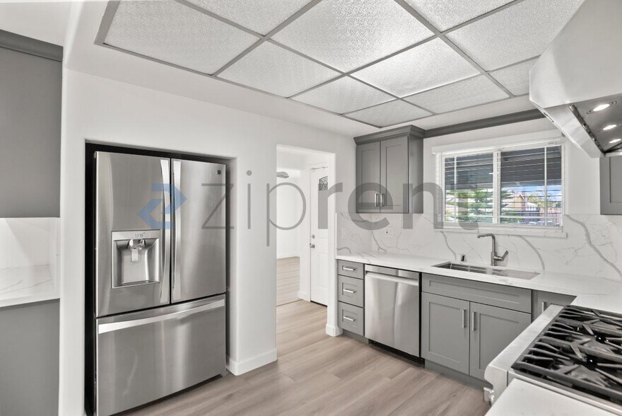 Building Photo - 3068 Nightingale Pl