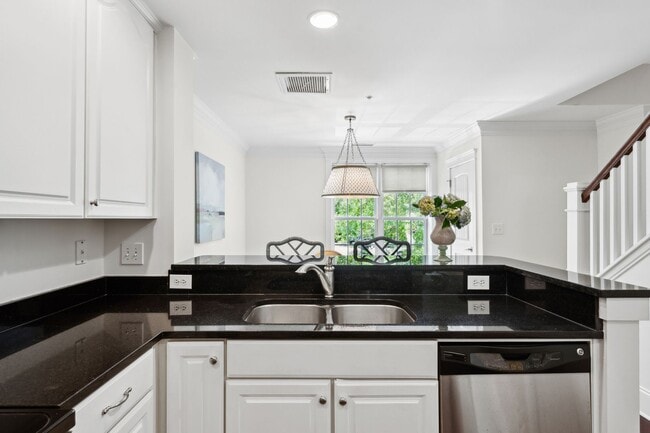 Building Photo - Fully Furnished 2BR Condo with Designer Touches in Shelmore Village