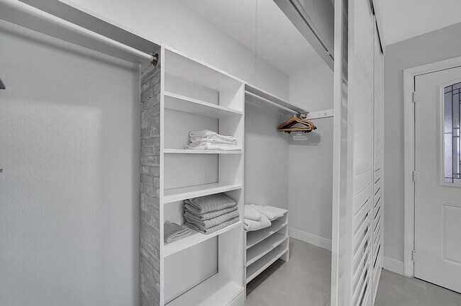 Building Photo - 646 Flanders N