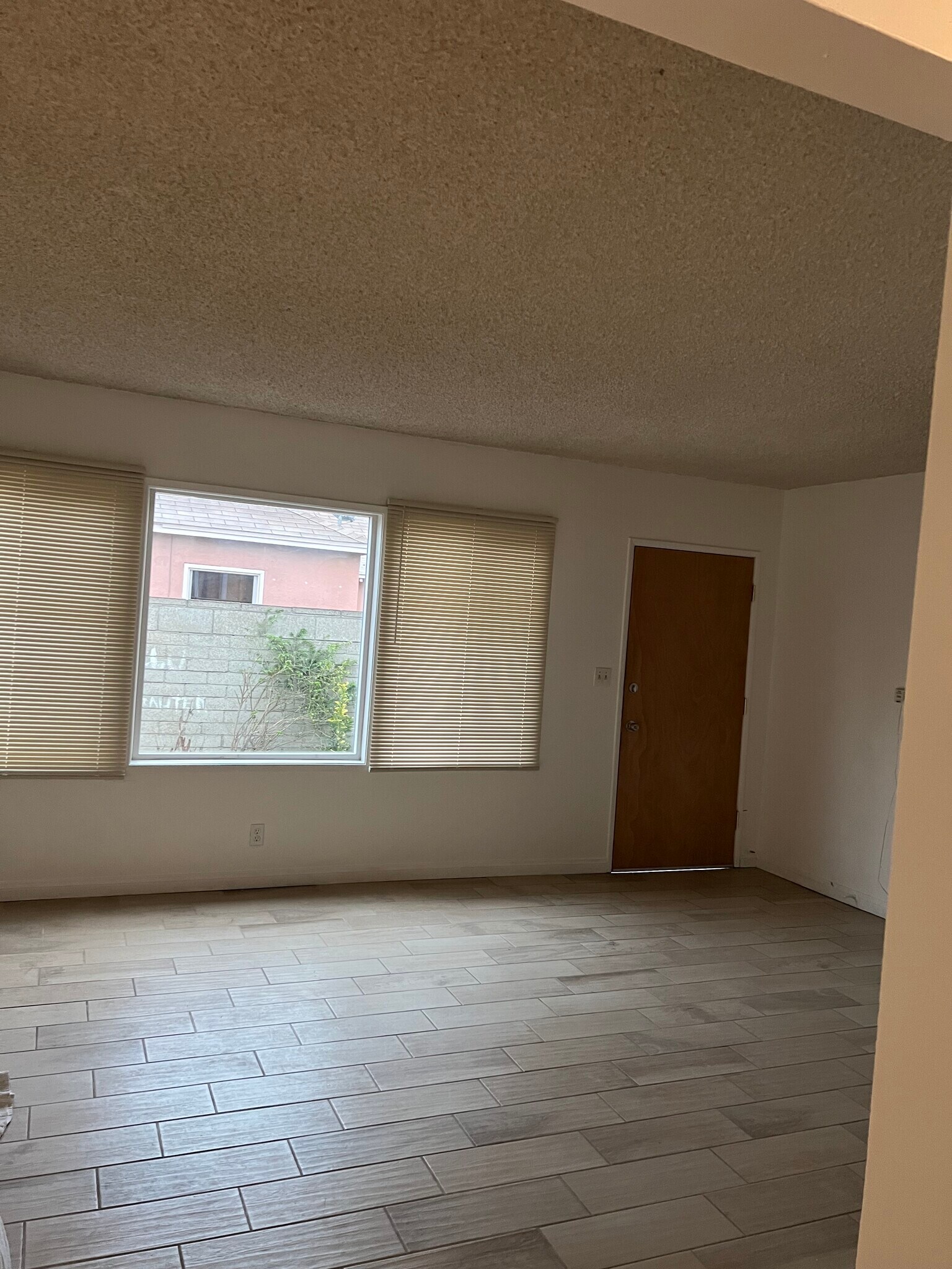 Living Room - 2770 Glenwood Pl