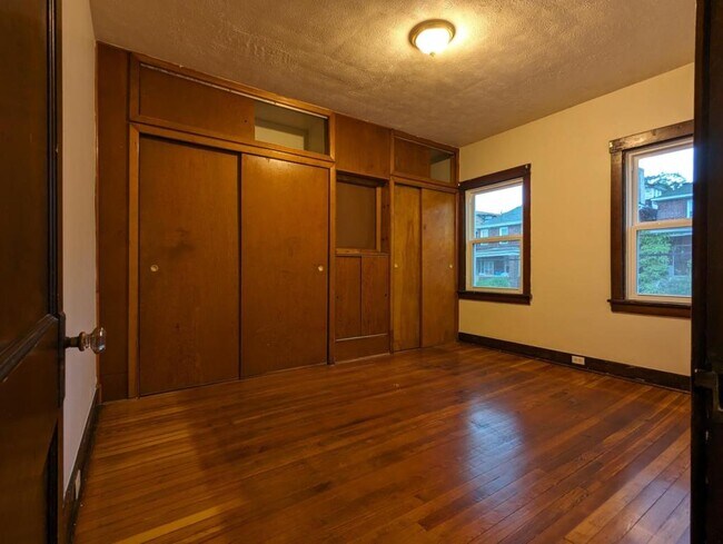 Building Photo - 6534 Deary St