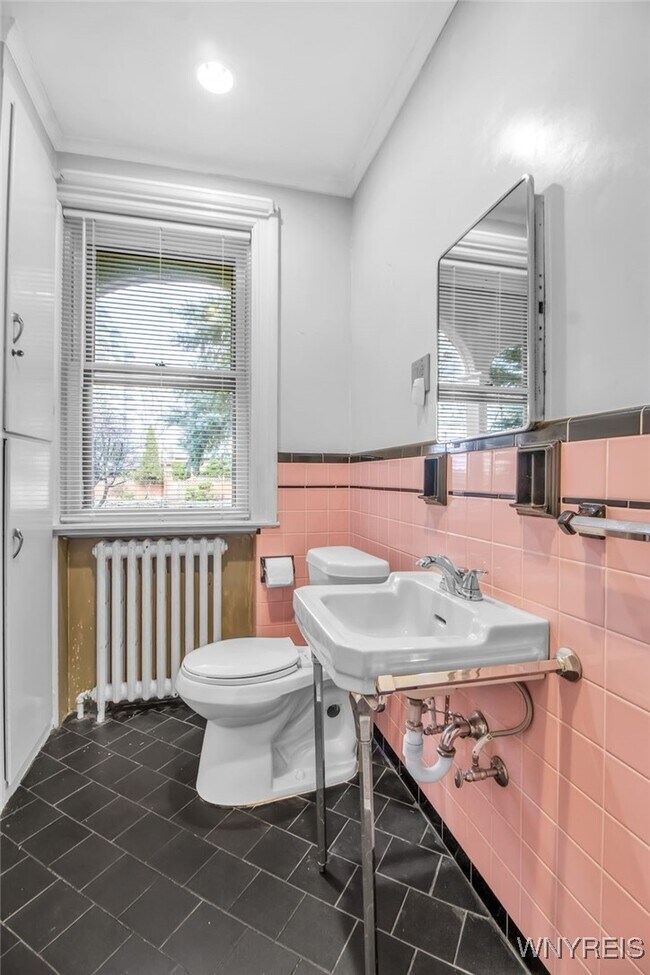 Building Photo - 530 Linwood Ave